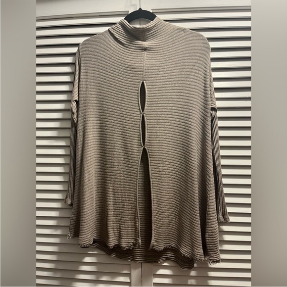 Free People Beige Distressed Cowl Neck Long Sleeve Sweater S Open Back Boho - Picture 2 of 7